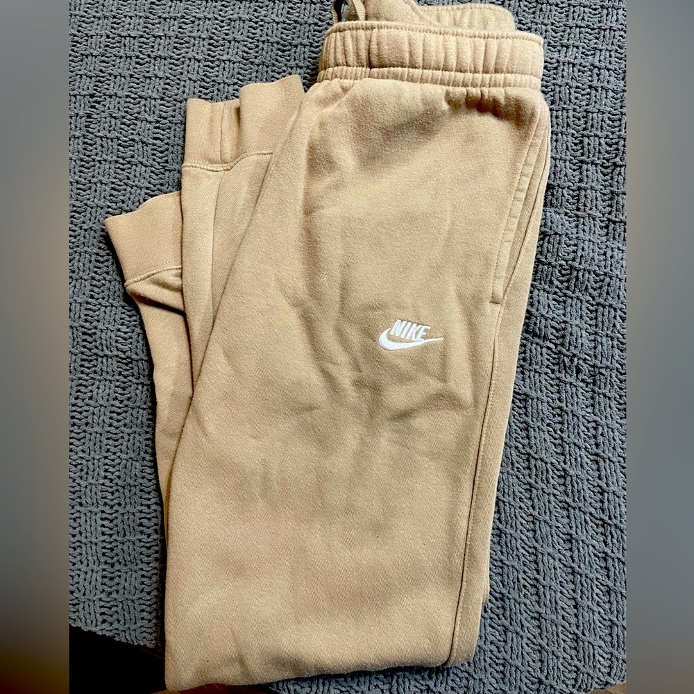 Nike Men’s Joggers size small- like new
